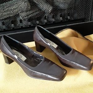 Ladies brown heels